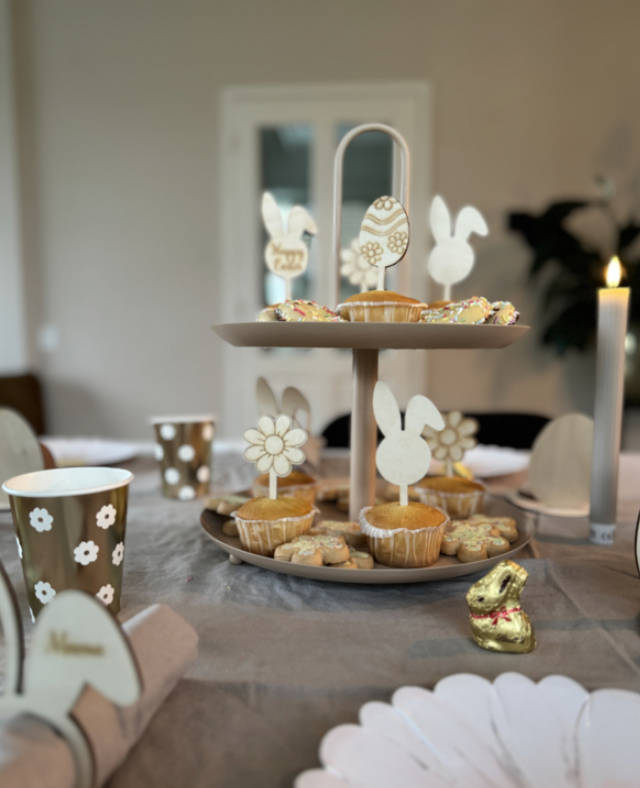 Paastafel met Pasen Cupcake Toppers