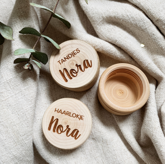 Eerste Haarlok & Tandjes Houten Potjes met Naam