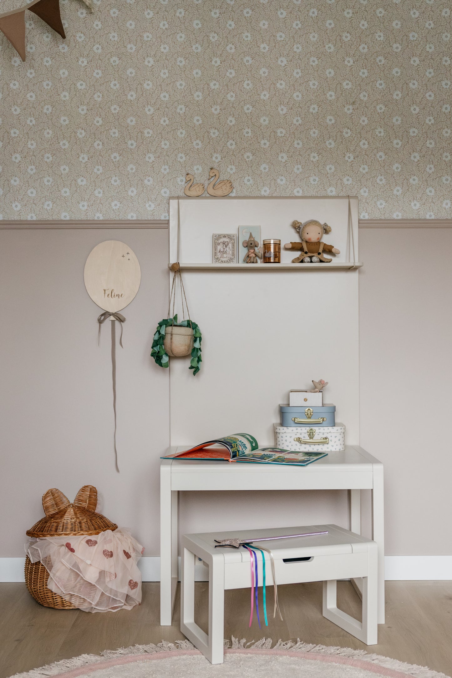 Kinderkamer Houten Ballon & Zwanen