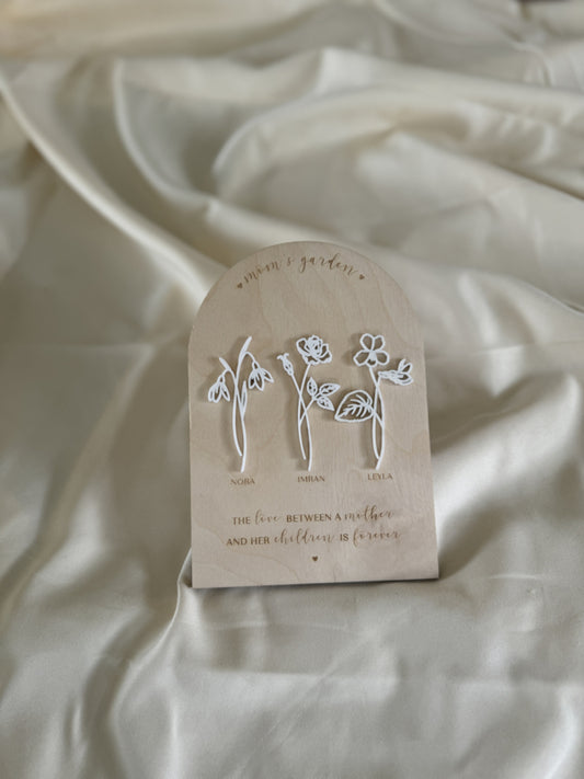 Houten Bordje Geboortebloemen – Gepersonaliseerd Moederdag Cadeau | Mom’s Garden