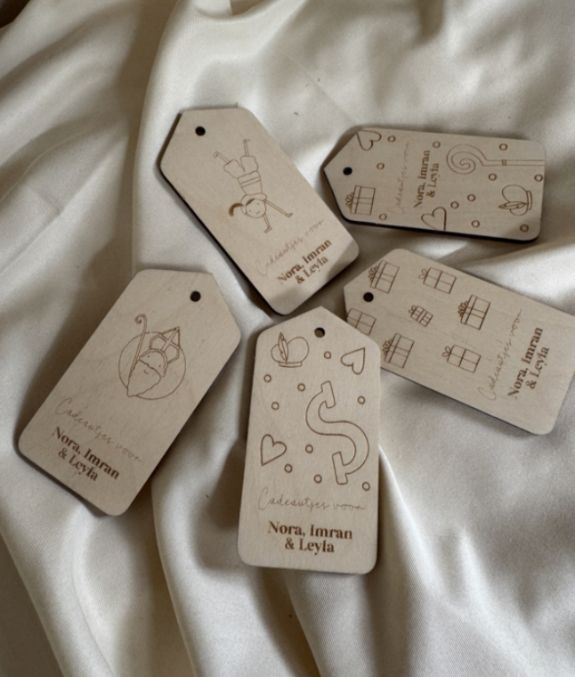 Houten Cadeaulabels Pakjesavond Gegraveerd met Naam Sint & Piet