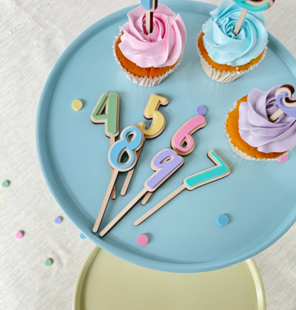 Cupcake / Taarttopper Pastel Kleuren en Hout Cijfers