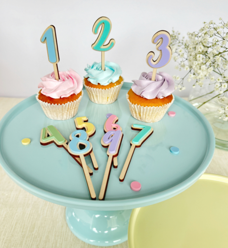 Cupcake / Taarttopper Pastel Kleuren en Hout Cijfers