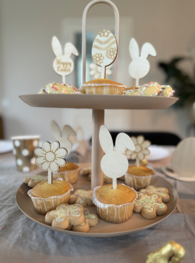 Paastafel met Pasen Cupcake Toppers 