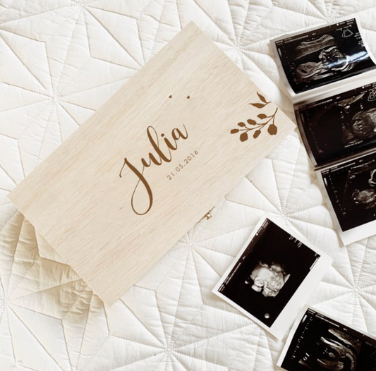 Echo fotos bewaren in een houten kistje met naam gegraveerd