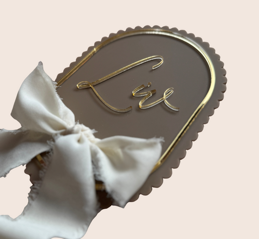 Ovaal Acryl Geboortebordje met 3D Naam & Stoffen Lintstrik