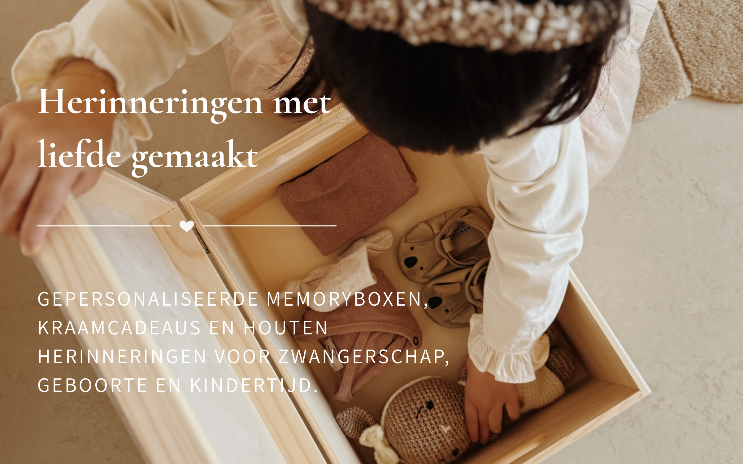 Gepersonaliseerde houten memorybox met naam voor babyherinneringen