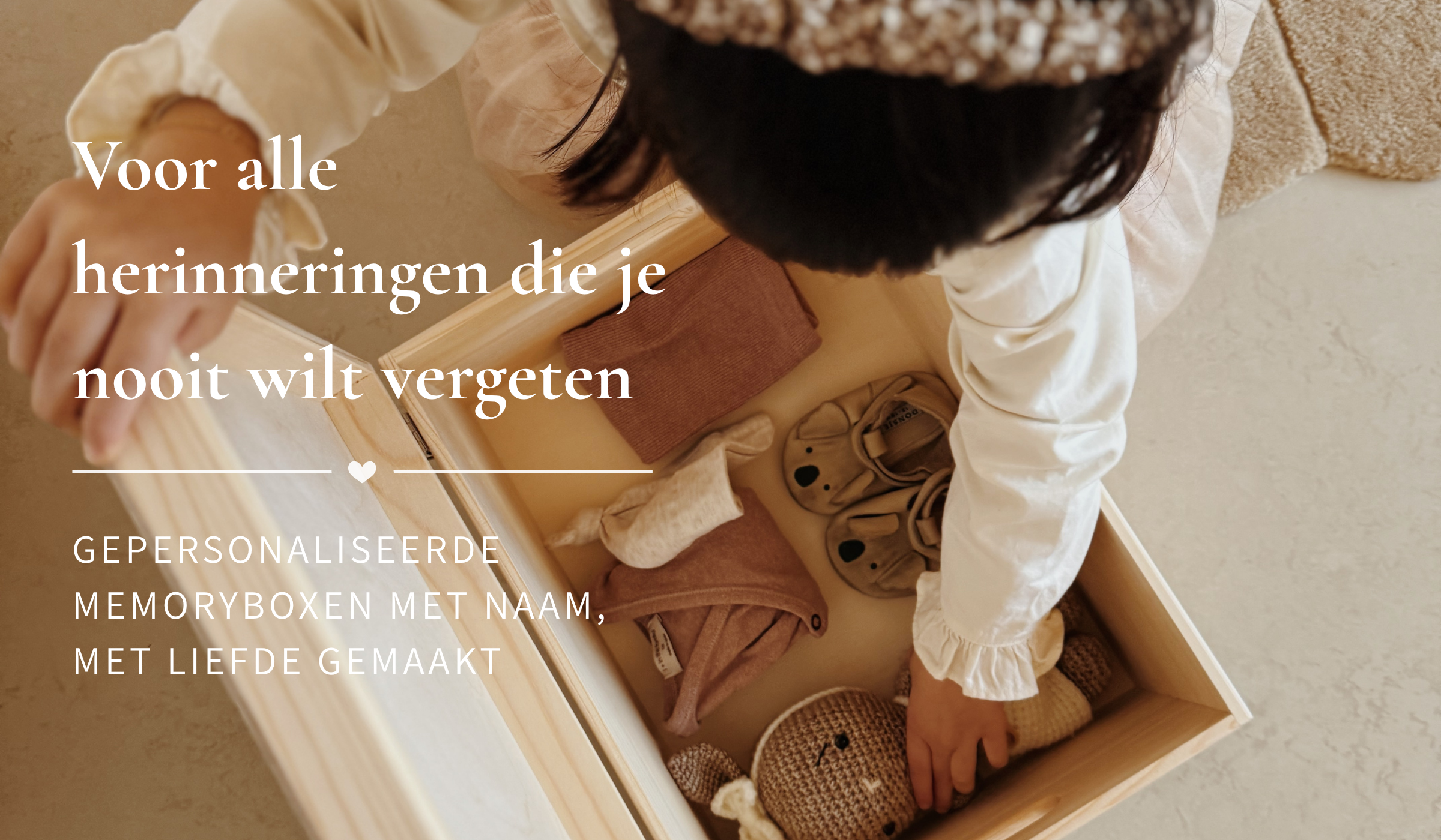 Gepersonaliseerde memorybox met naam voor eerste kleertjes, echo's en babyherinneringen