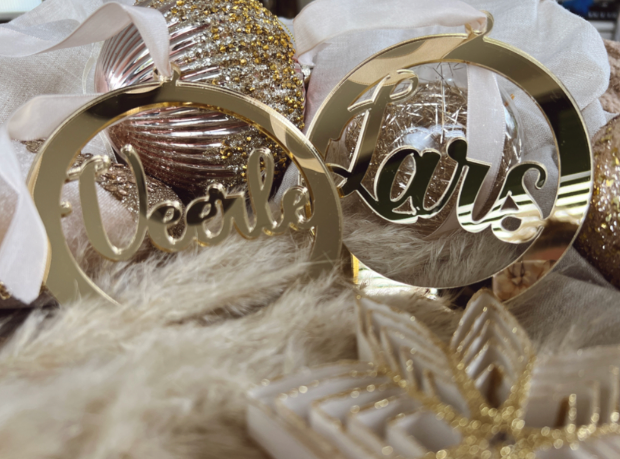 Gouden Kersthanger van Acryl – Gepersonaliseerd met Open Naam