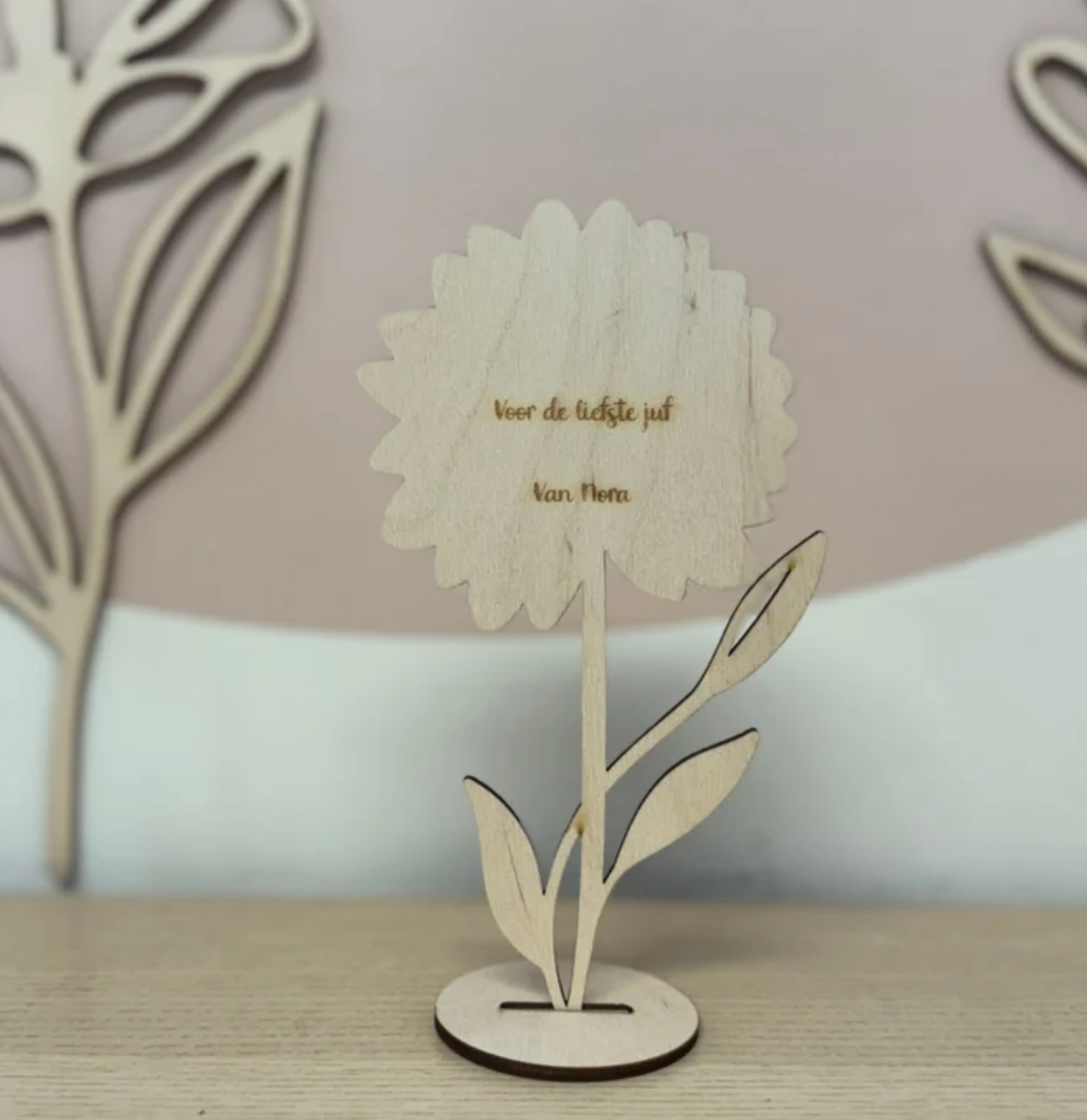 Houten Bloem met persoonlijke tekst gegraveerd