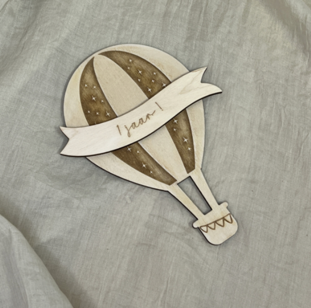 Houten Mijlpaalbordjes Luchtballon 1 jaar