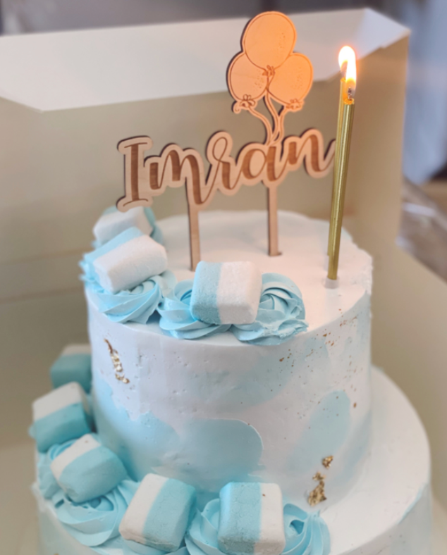 Houten Taarttopper Gepersonaliseerd met Naam & Ballonnen