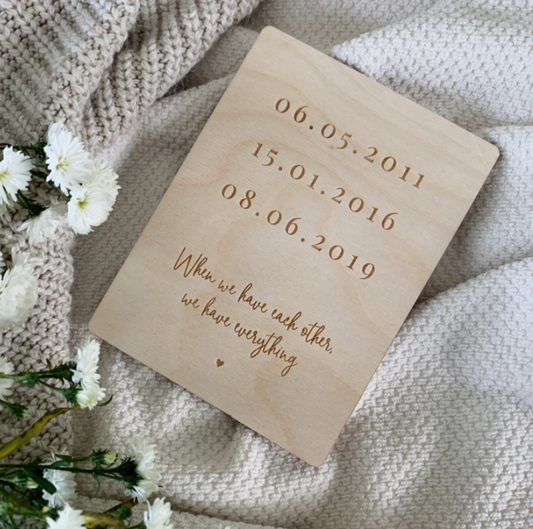 Houten Bordje Belangrijke Data en Quote