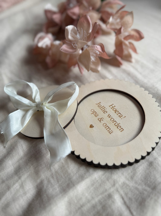 Houten aankondiging Zwangerschap