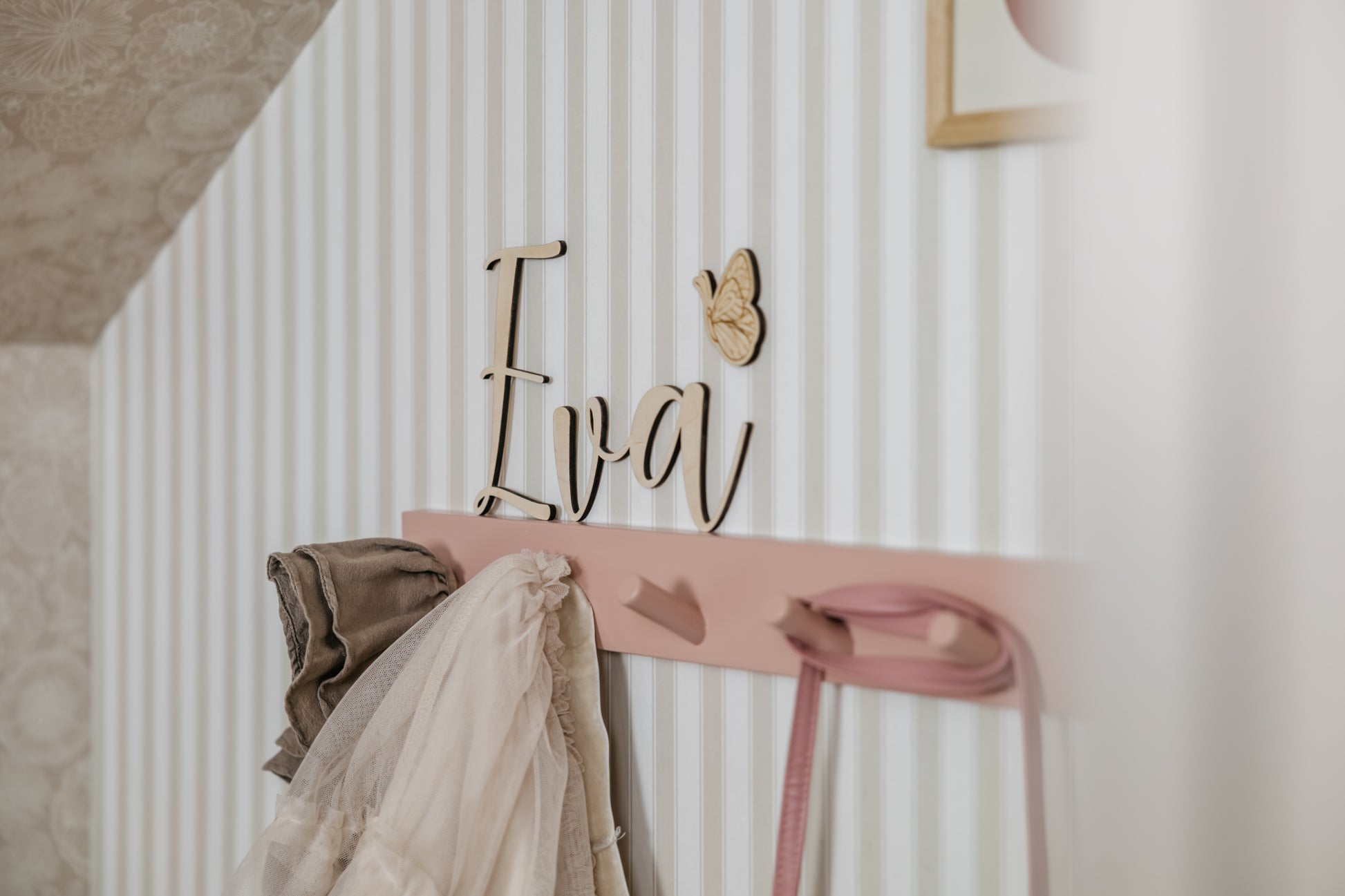 Houten naam & houten vlinder Muurdecoratie