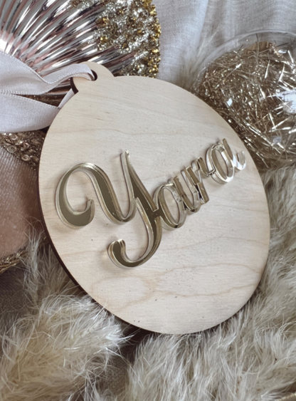 Houten kerstbal met 3D naam in goud