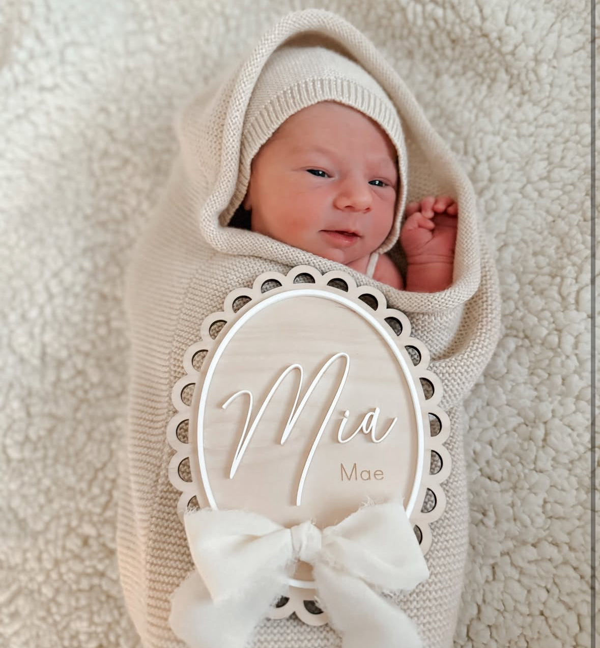 Ovaal Houten Geboortebordje met 3D Naam & Lint