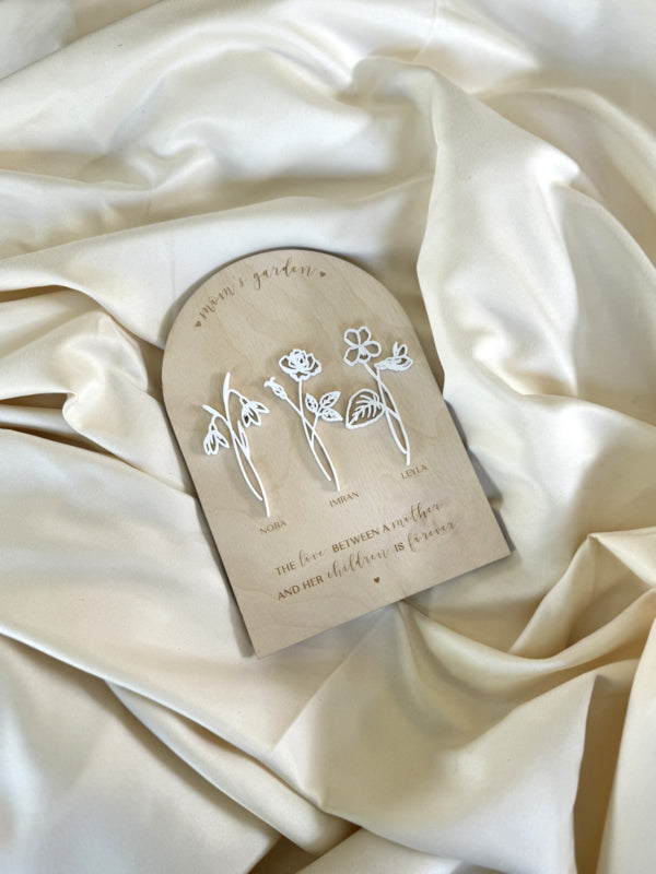 Houten Bordje Geboortebloemen – Gepersonaliseerd Moederdag Cadeau | Mom’s Garden