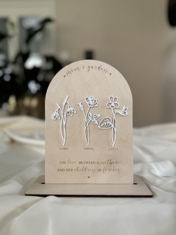 Houten Bordje Geboortebloemen – Gepersonaliseerd Moederdag Cadeau | Mom’s Garden