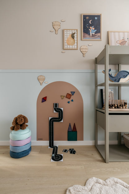 Wanddecoratie van hout met luchtballonnen en wolkjes voor kinderkamer