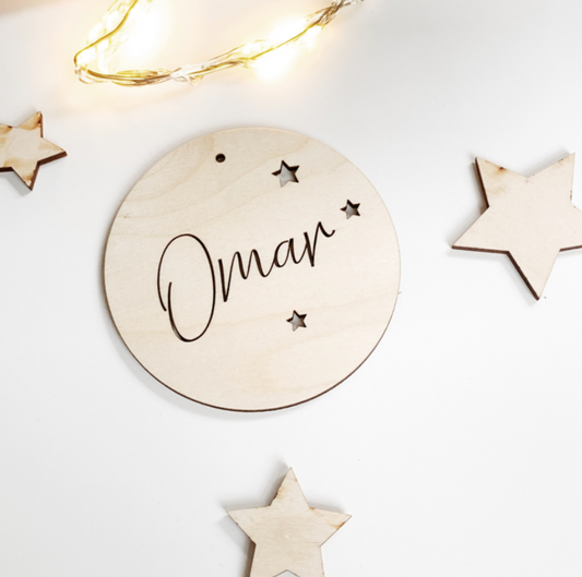 Houten Kersthanger met Uitgesneden Naam – Persoonlijke Kerstbal
