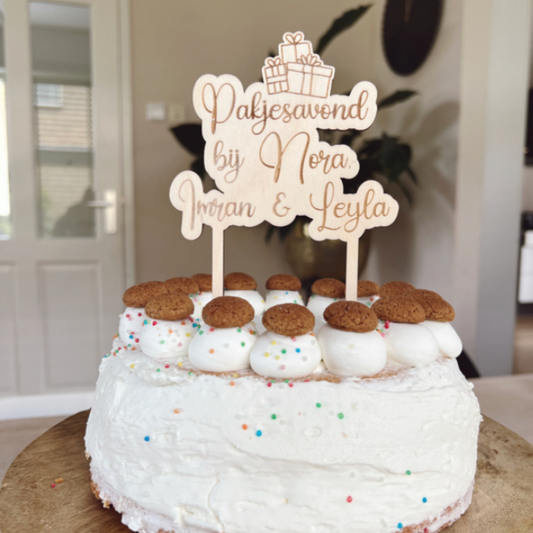 Sinterklaas Houten Taarttopper "Pakjesavond Bij ... (Namen)"