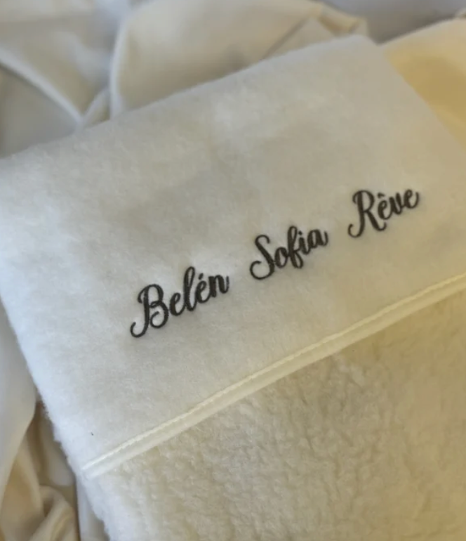 Wollen Deken Met Sierlijk Lettertype