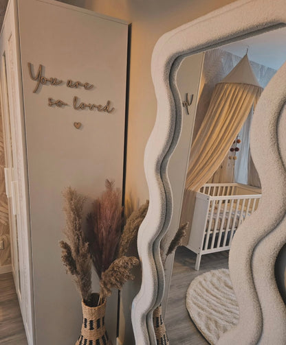 Houten Tekst You are so loved