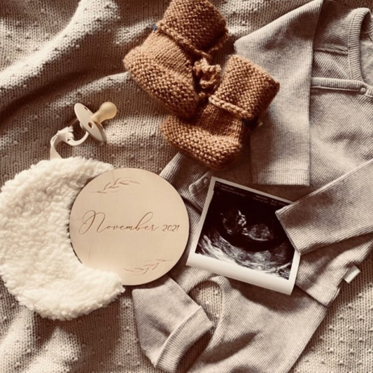 gegraveerd houten bordje zwangerschap