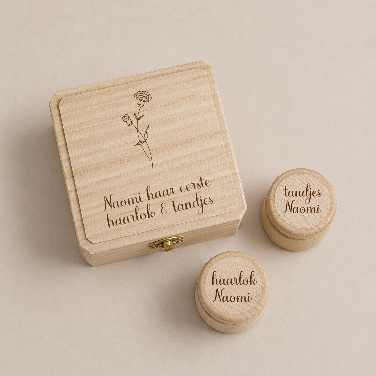 eerste haarlok en tandjes bewaren gepersonaliseerd met naam en geboortebloemen
